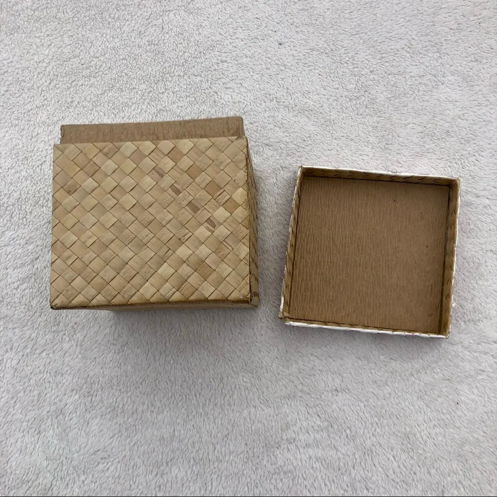 Cottagecore Vintage Easter Box Bunny Rabbit Woven Cute!